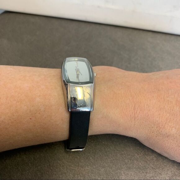 Dkny mirrored face watch - Picture 3 of 4